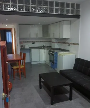 Livingirona Apartment *