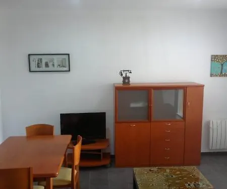 Livingirona Apartment *