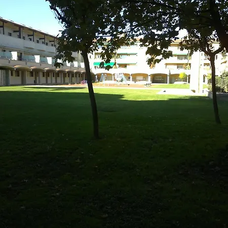 Livingirona Apartment