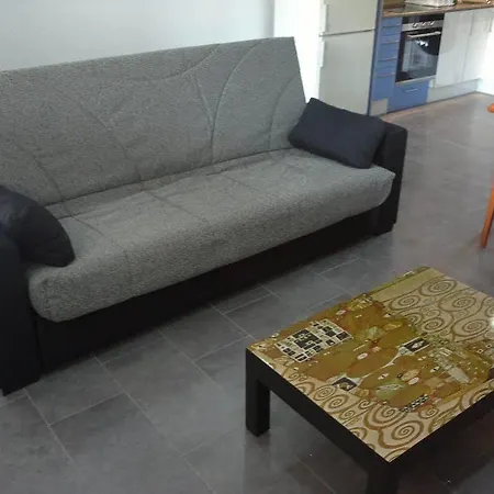 Livingirona Apartment *