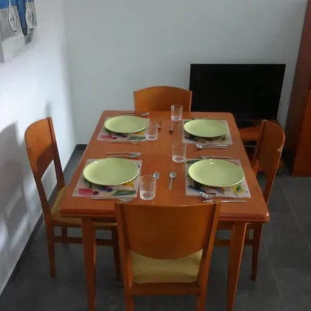 Livingirona Apartment *